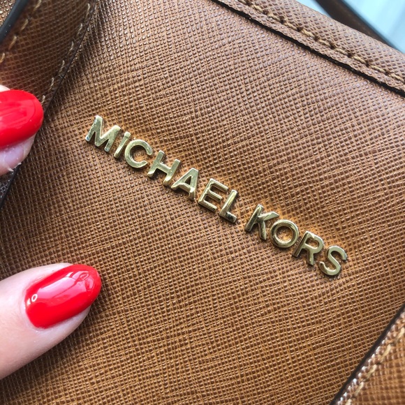 Authentic MIchael Kors Jet Set Travel Medium tote - Picture 12 of 15